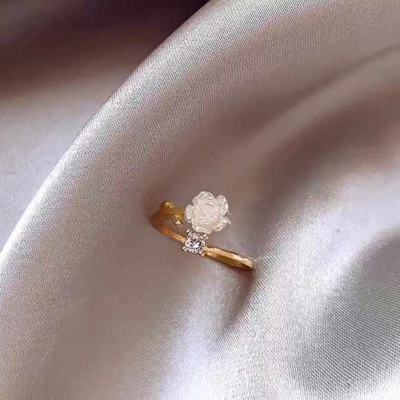 Camellia open ring is adjustable - Picture 3 of 5